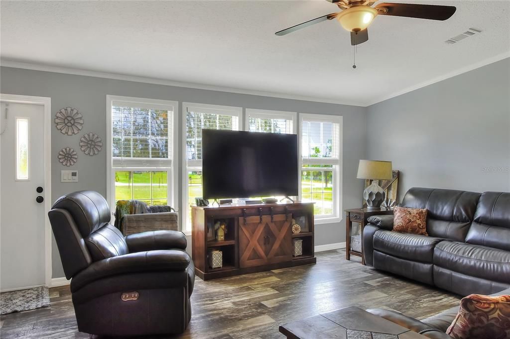 На продажу: $349,999 (4 спален, 3 ванн, 2354 Квадратных фут)