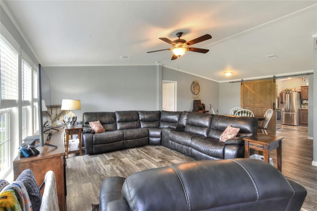 На продажу: $349,999 (4 спален, 3 ванн, 2354 Квадратных фут)