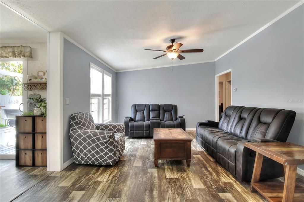 На продажу: $349,999 (4 спален, 3 ванн, 2354 Квадратных фут)