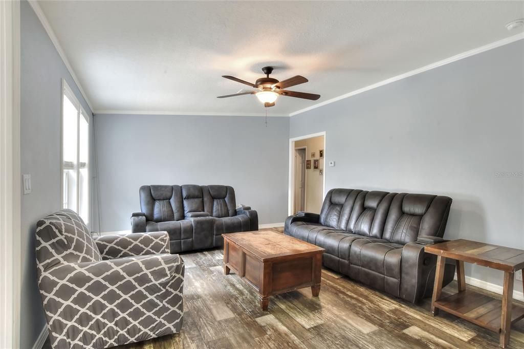 На продажу: $349,999 (4 спален, 3 ванн, 2354 Квадратных фут)