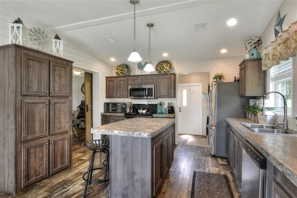 На продажу: $349,999 (4 спален, 3 ванн, 2354 Квадратных фут)