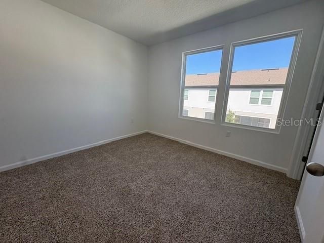 合同活跃: $245,990 (2 贝兹, 2 浴室, 1109 平方英尺)