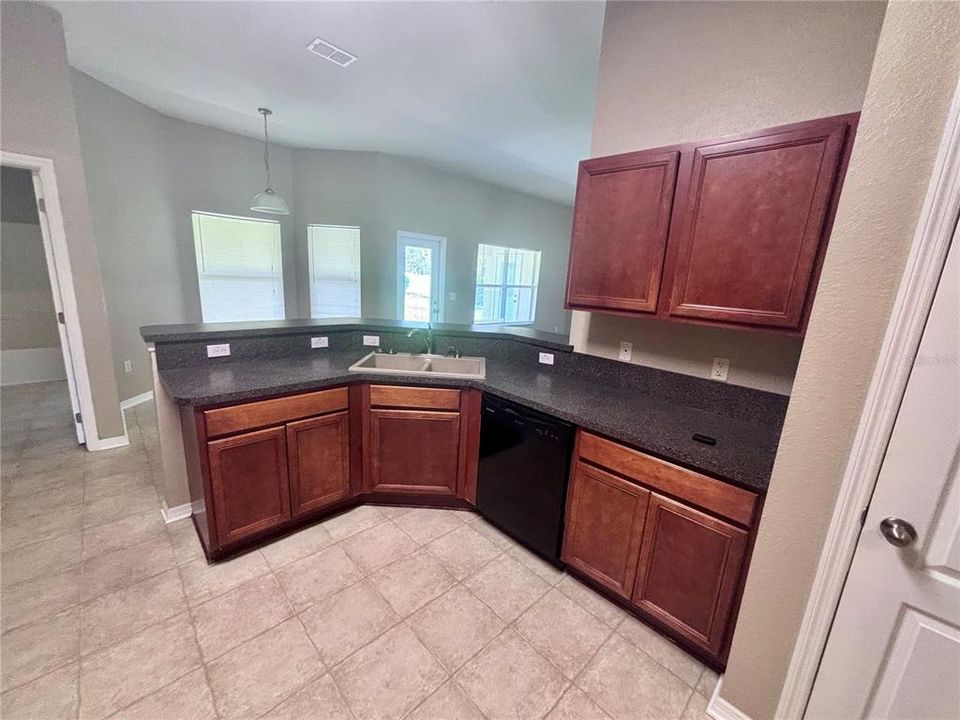 En Renta: $2,600 (4 camas, 3 baños, 2289 Pies cuadrados)