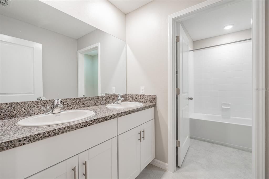 出租: $2,650 (5 贝兹, 2 浴室, 2389 平方英尺)