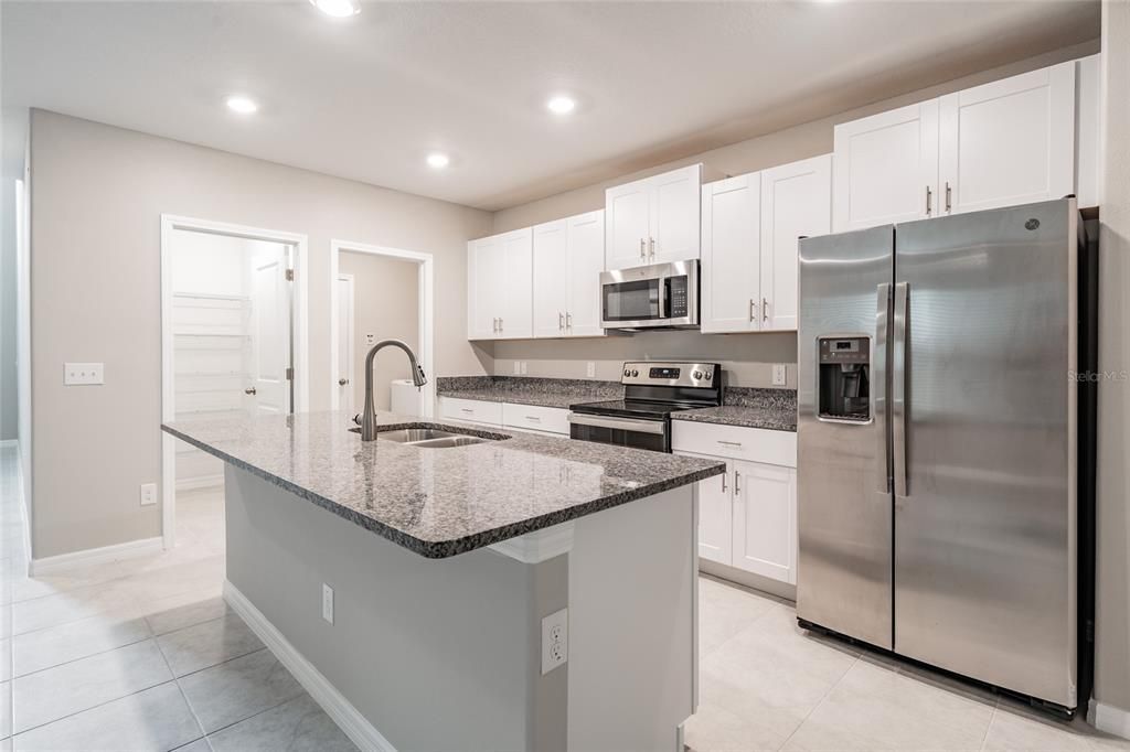 出租: $2,650 (5 贝兹, 2 浴室, 2389 平方英尺)