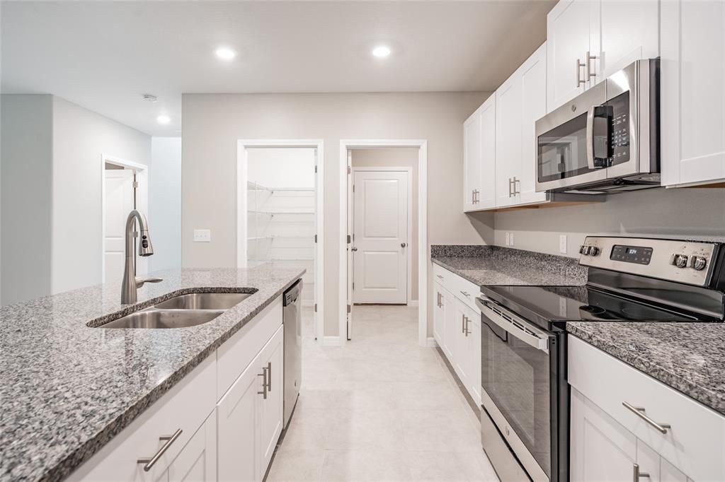 出租: $2,650 (5 贝兹, 2 浴室, 2389 平方英尺)