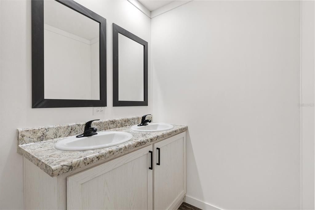 待售: $199,900 (3 贝兹, 2 浴室, 1387 平方英尺)