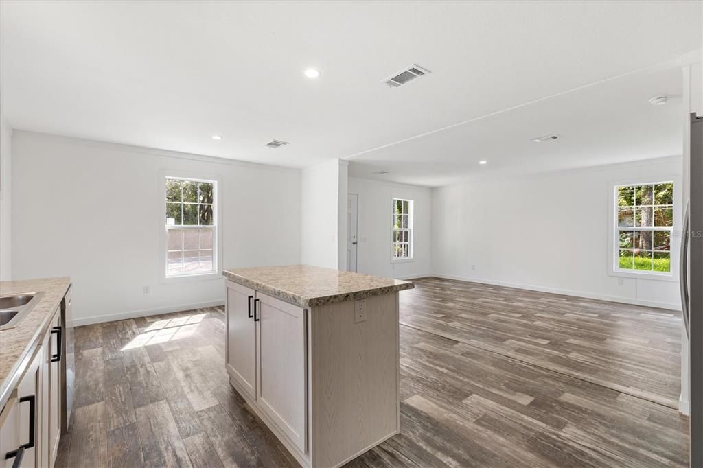 待售: $199,900 (3 贝兹, 2 浴室, 1387 平方英尺)