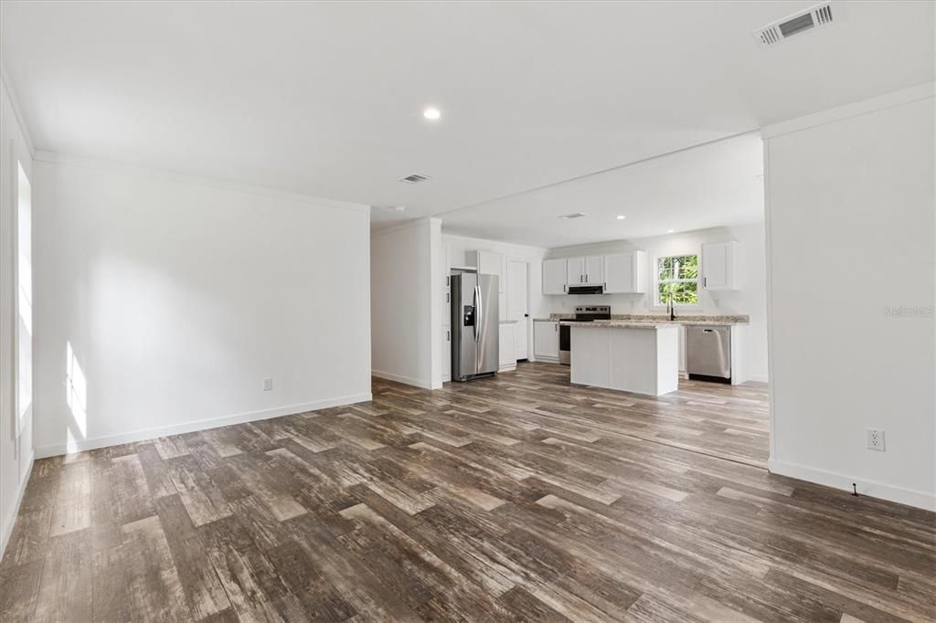 待售: $199,900 (3 贝兹, 2 浴室, 1387 平方英尺)