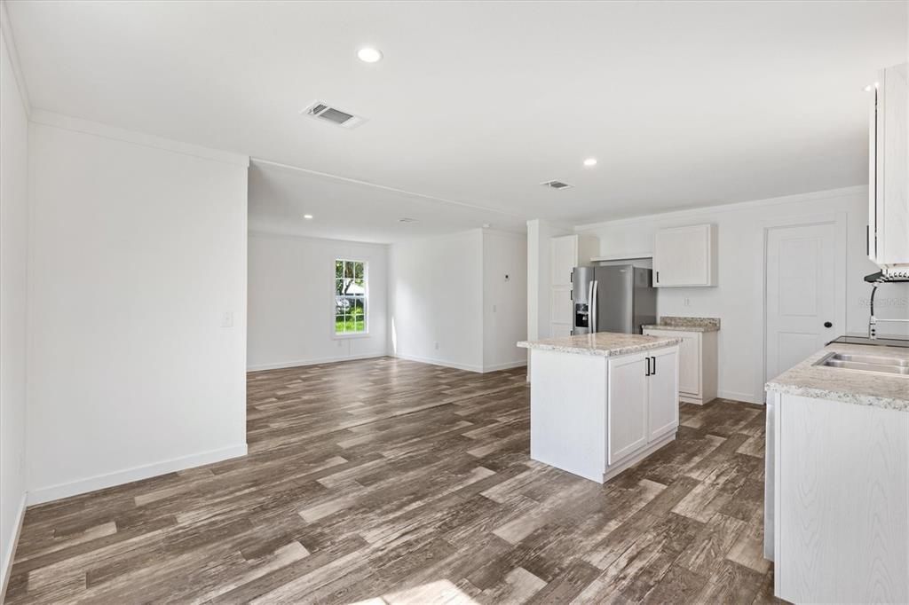 待售: $199,900 (3 贝兹, 2 浴室, 1387 平方英尺)