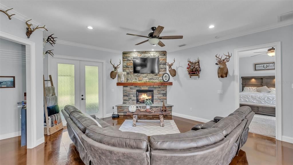 For Sale: $605,000 (3 beds, 2 baths, 2040 Square Feet)