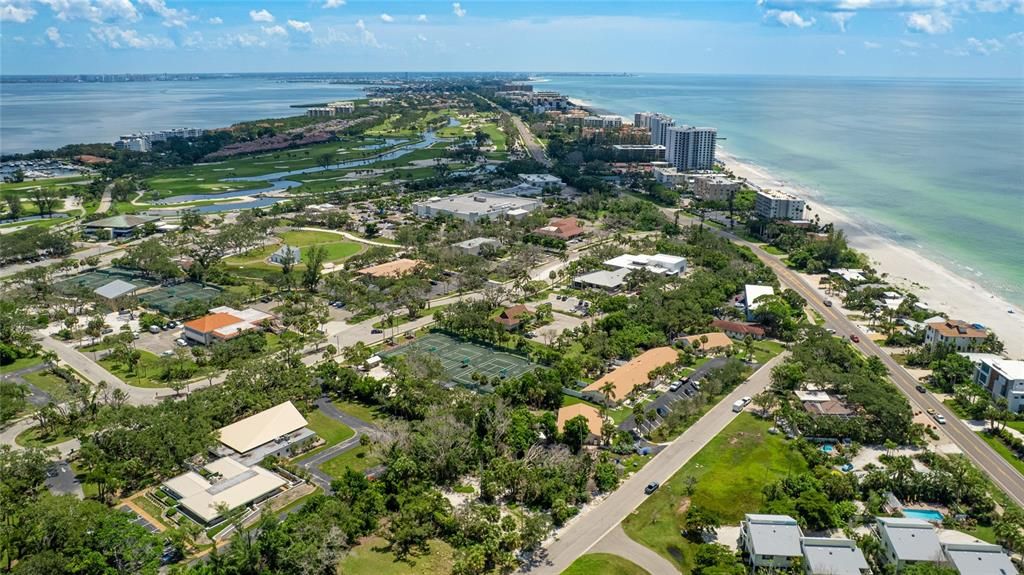 En Venta: $950,000 (0.43 acres)