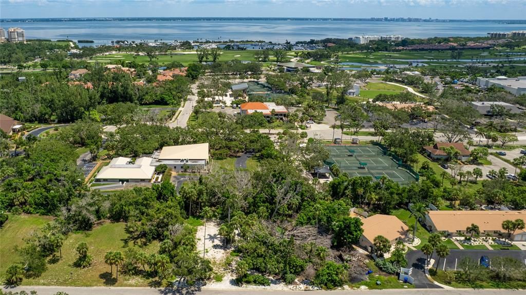 En Venta: $950,000 (0.43 acres)