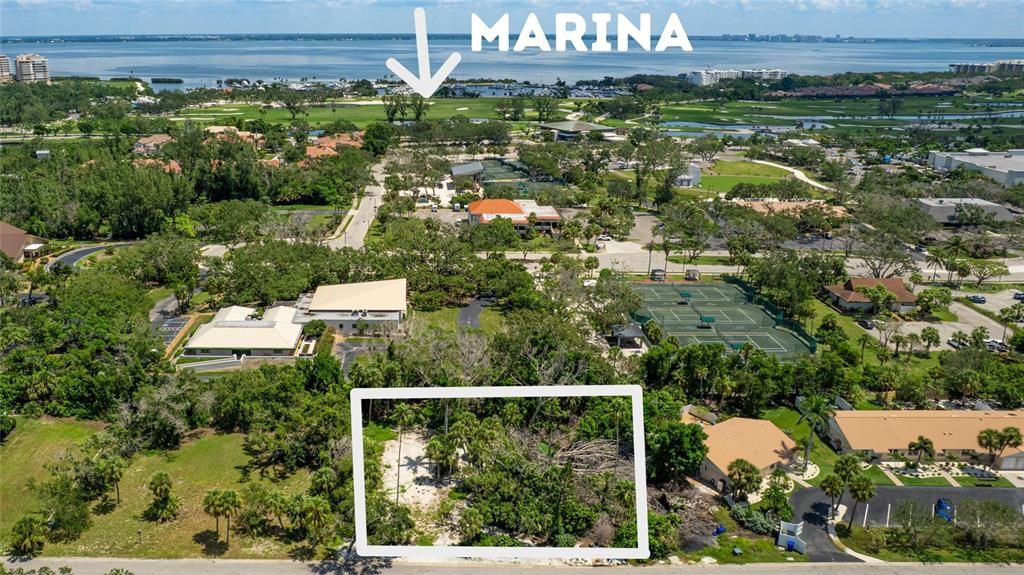 En Venta: $950,000 (0.43 acres)