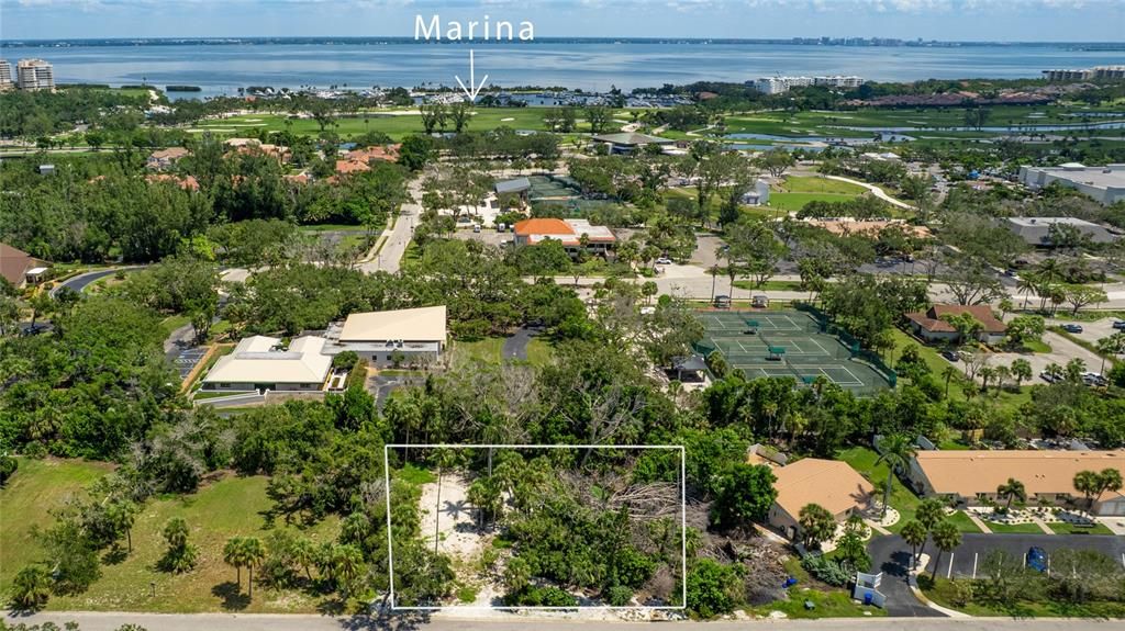 En Venta: $950,000 (0.43 acres)