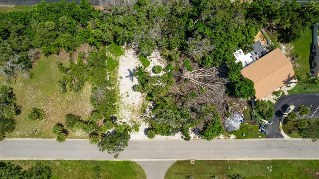 En Venta: $950,000 (0.43 acres)