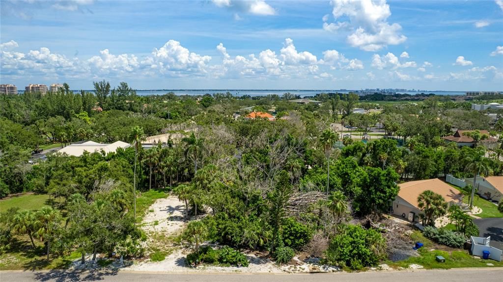 En Venta: $950,000 (0.43 acres)