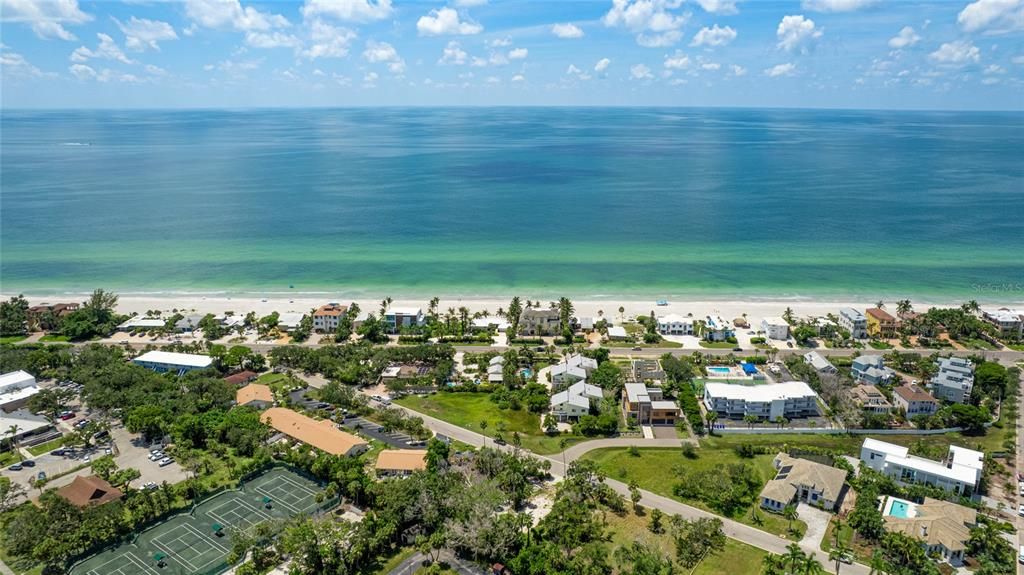 En Venta: $950,000 (0.43 acres)