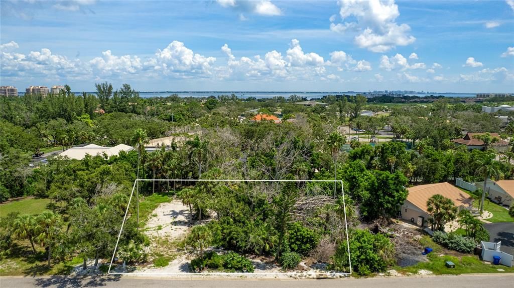 En Venta: $950,000 (0.43 acres)