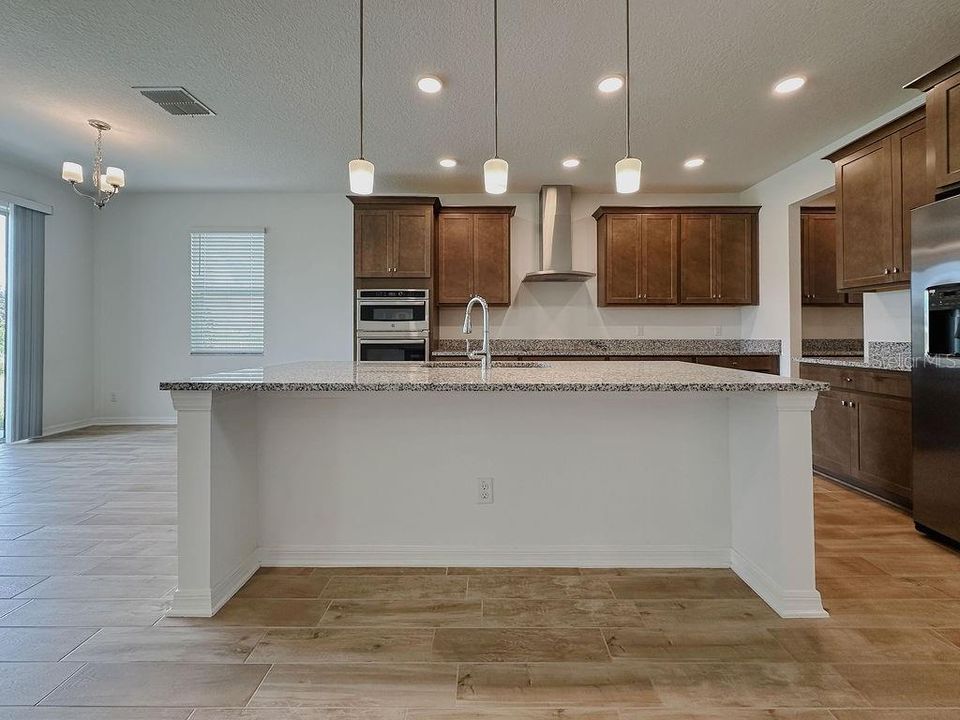 For Rent: $3,199 (5 beds, 4 baths, 3761 Square Feet)