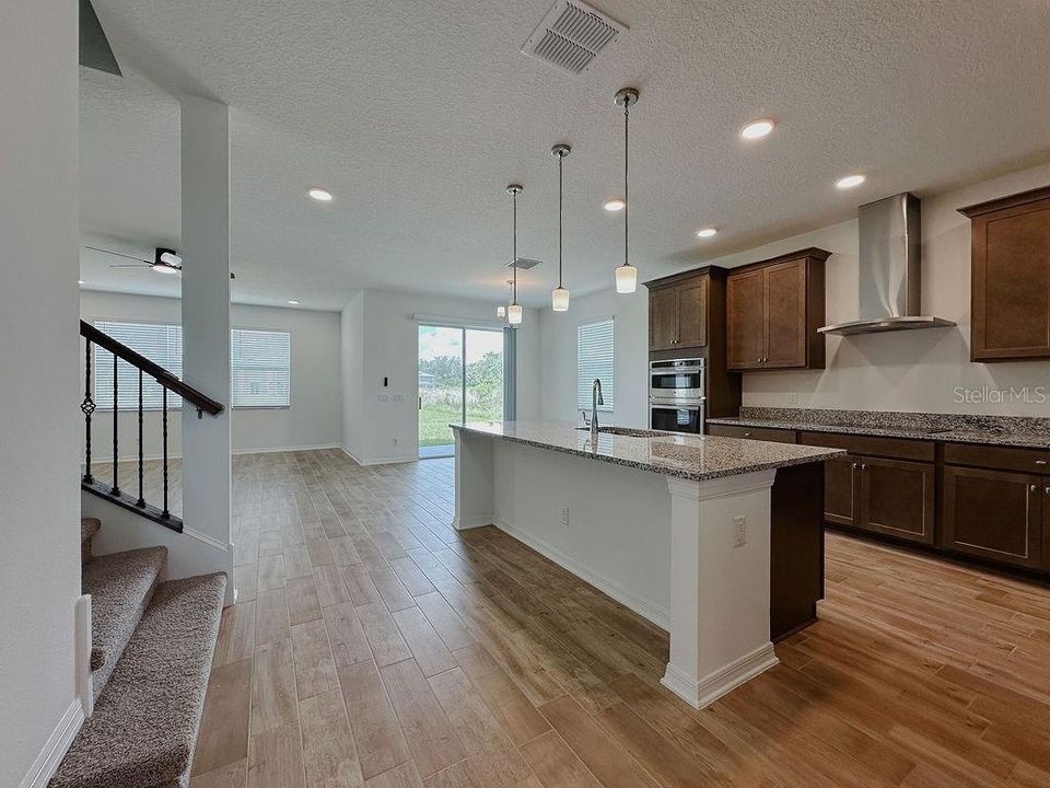 For Rent: $3,199 (5 beds, 4 baths, 3761 Square Feet)