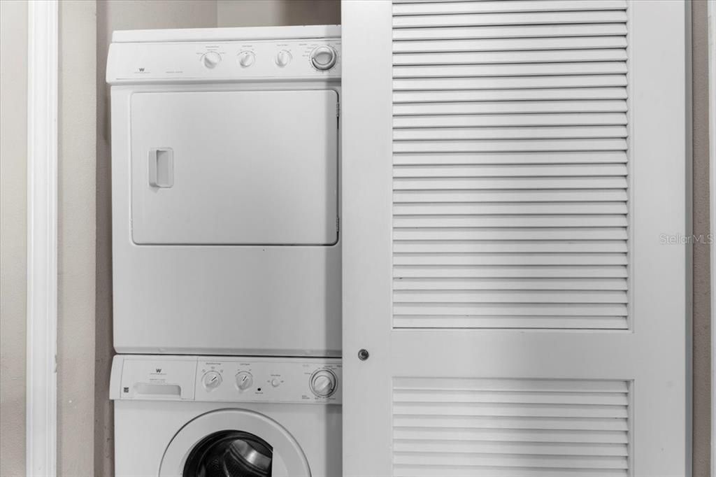 На продажу: $158,000 (2 спален, 2 ванн, 1049 Квадратных фут)