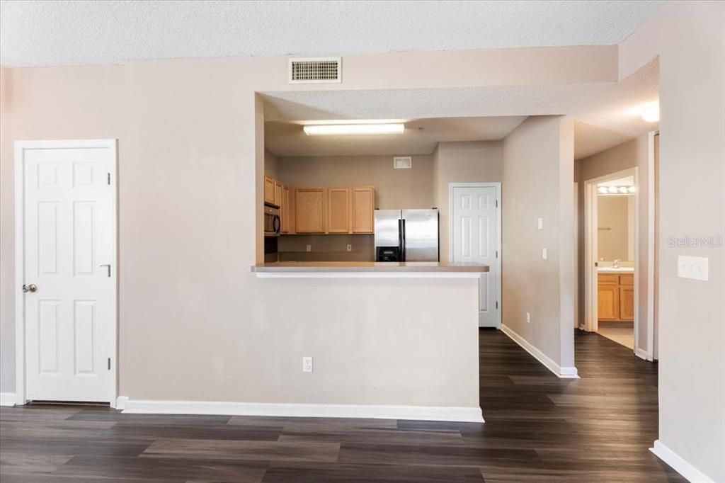 На продажу: $158,000 (2 спален, 2 ванн, 1049 Квадратных фут)