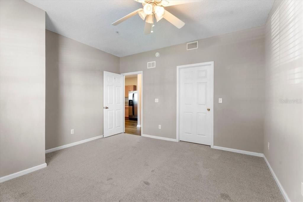 На продажу: $158,000 (2 спален, 2 ванн, 1049 Квадратных фут)