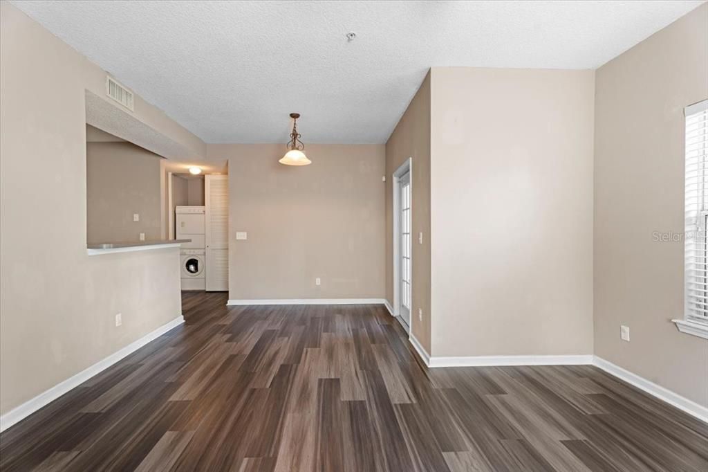 На продажу: $158,000 (2 спален, 2 ванн, 1049 Квадратных фут)