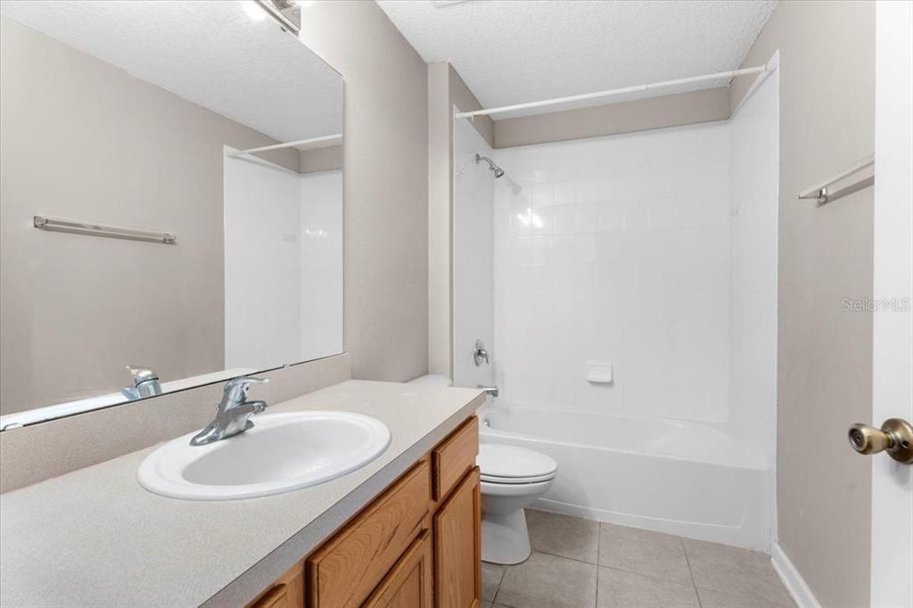 На продажу: $158,000 (2 спален, 2 ванн, 1049 Квадратных фут)