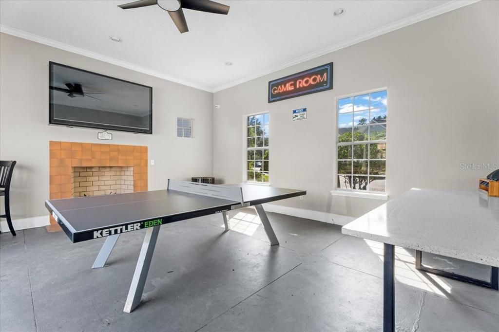 На продажу: $158,000 (2 спален, 2 ванн, 1049 Квадратных фут)