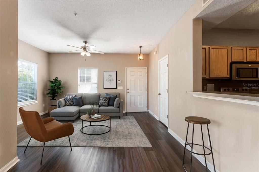 На продажу: $158,000 (2 спален, 2 ванн, 1049 Квадратных фут)