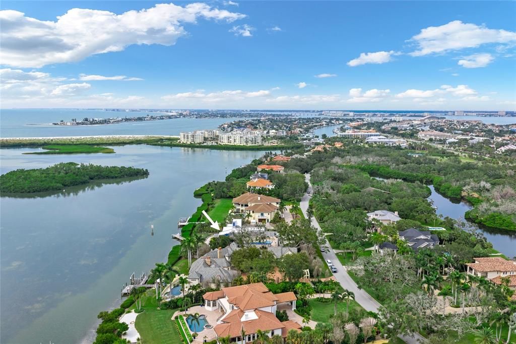 合同活跃: $4,795,000 (3 贝兹, 3 浴室, 3935 平方英尺)