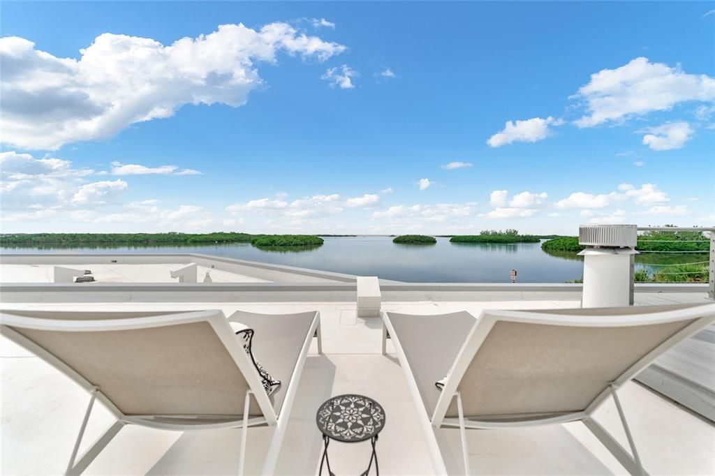 合同活跃: $4,795,000 (3 贝兹, 3 浴室, 3935 平方英尺)