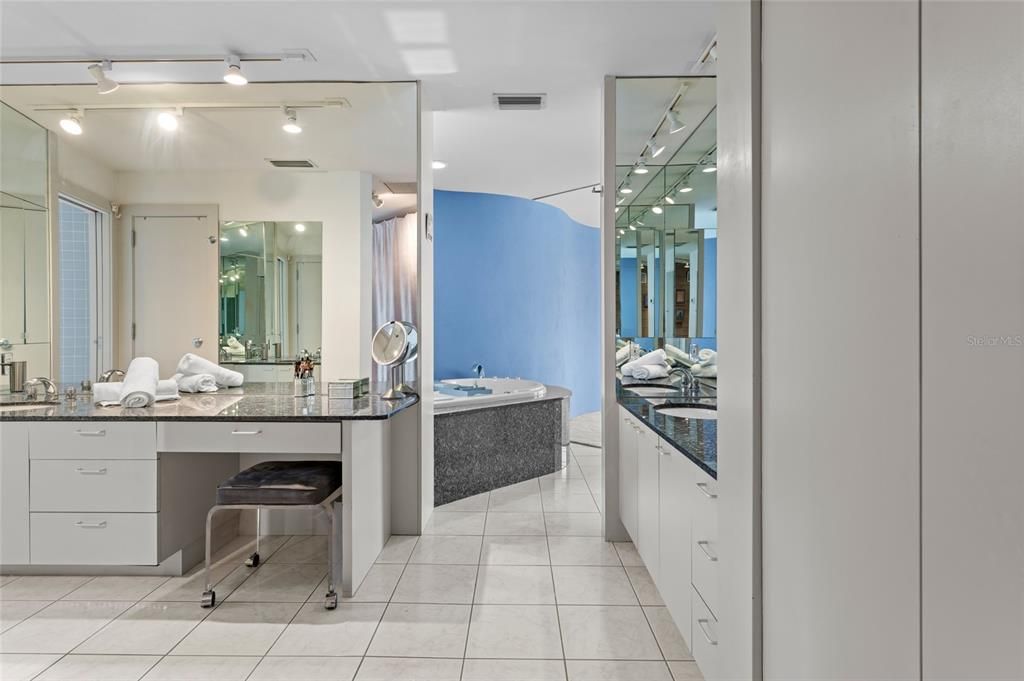 合同活跃: $4,795,000 (3 贝兹, 3 浴室, 3935 平方英尺)