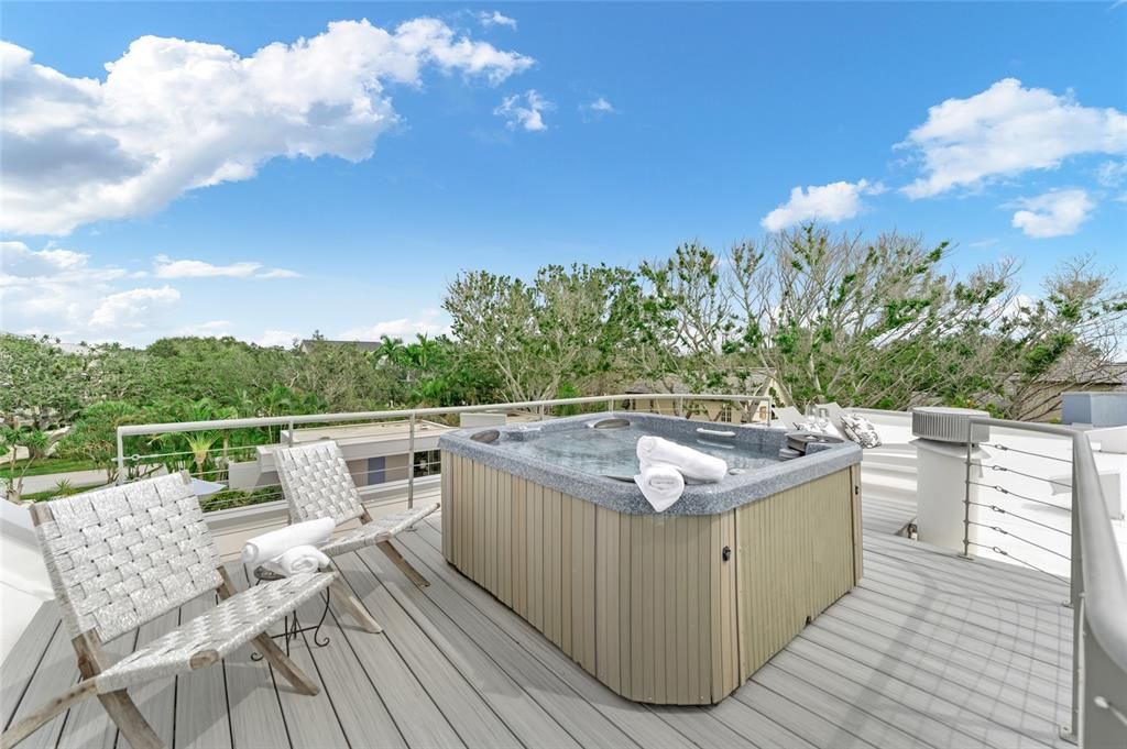 合同活跃: $4,795,000 (3 贝兹, 3 浴室, 3935 平方英尺)