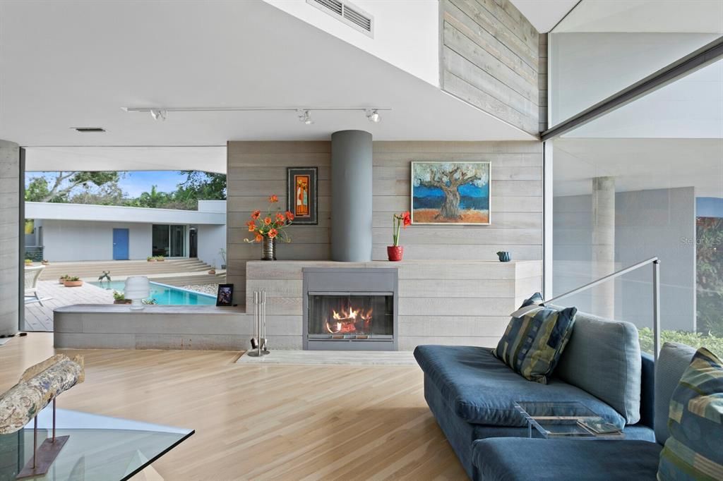 合同活跃: $4,795,000 (3 贝兹, 3 浴室, 3935 平方英尺)