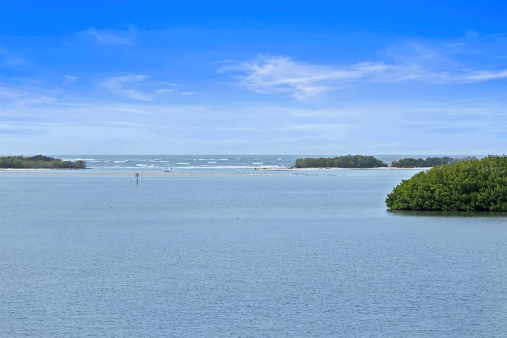 合同活跃: $4,795,000 (3 贝兹, 3 浴室, 3935 平方英尺)