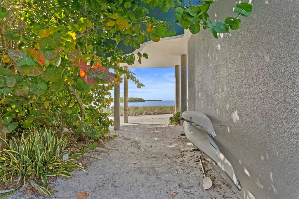 合同活跃: $4,795,000 (3 贝兹, 3 浴室, 3935 平方英尺)