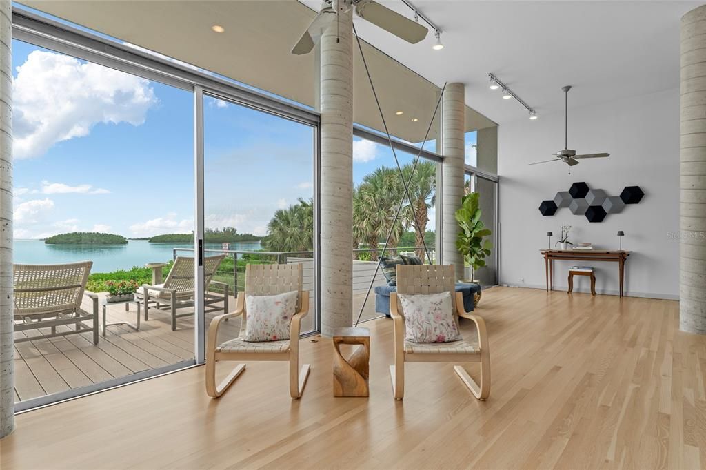 合同活跃: $4,795,000 (3 贝兹, 3 浴室, 3935 平方英尺)