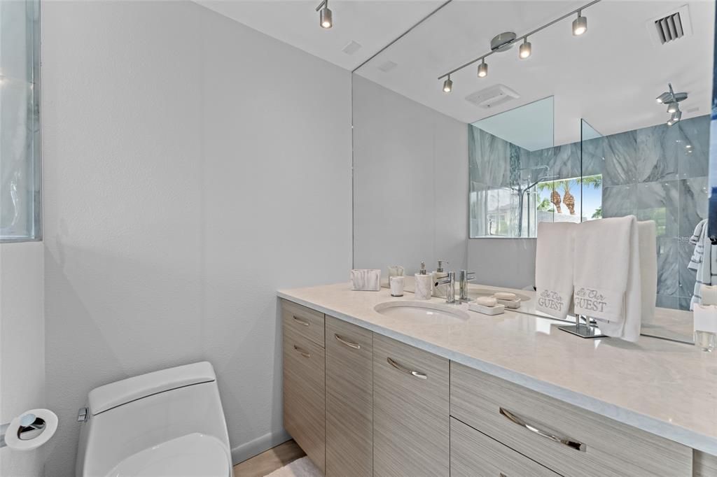 合同活跃: $4,795,000 (3 贝兹, 3 浴室, 3935 平方英尺)