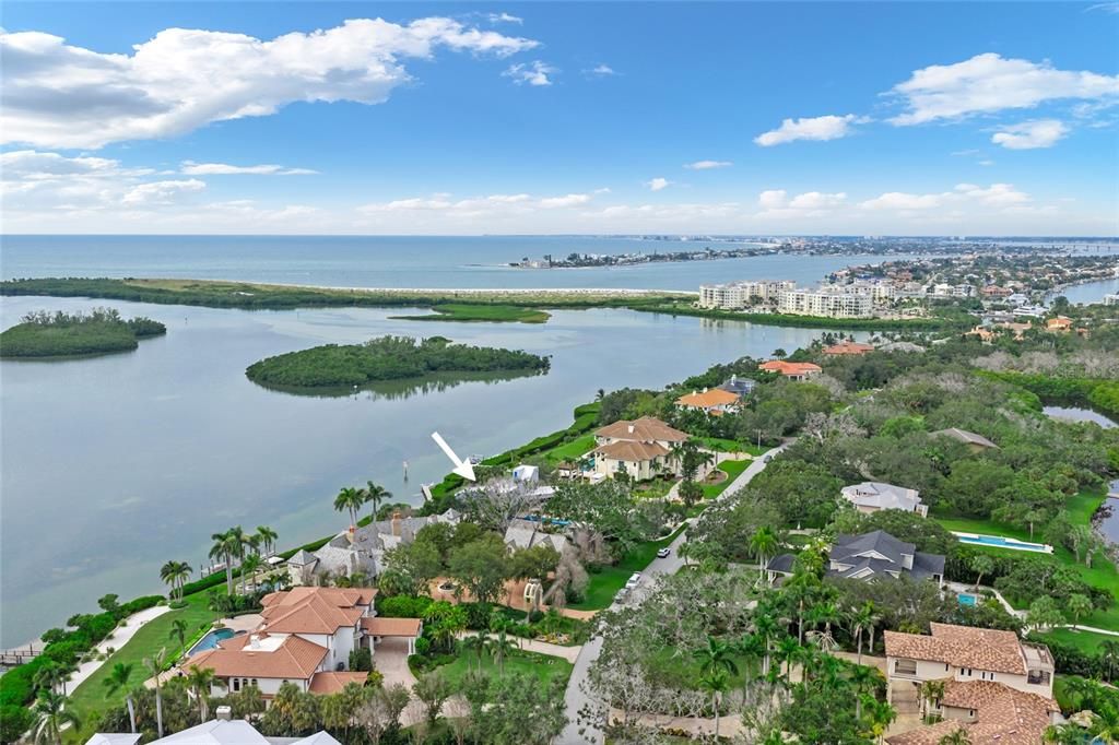 合同活跃: $4,795,000 (3 贝兹, 3 浴室, 3935 平方英尺)