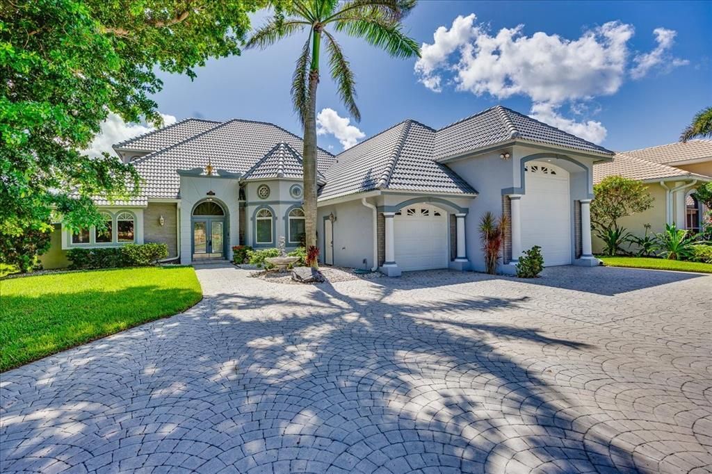 Vendido Recientemente: $899,999 (3 camas, 3 baños, 3238 Pies cuadrados)