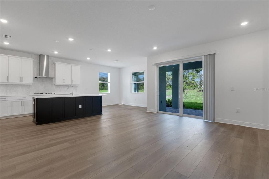 Active With Contract: $749,999 (5 beds, 4 baths, 3317 Square Feet)