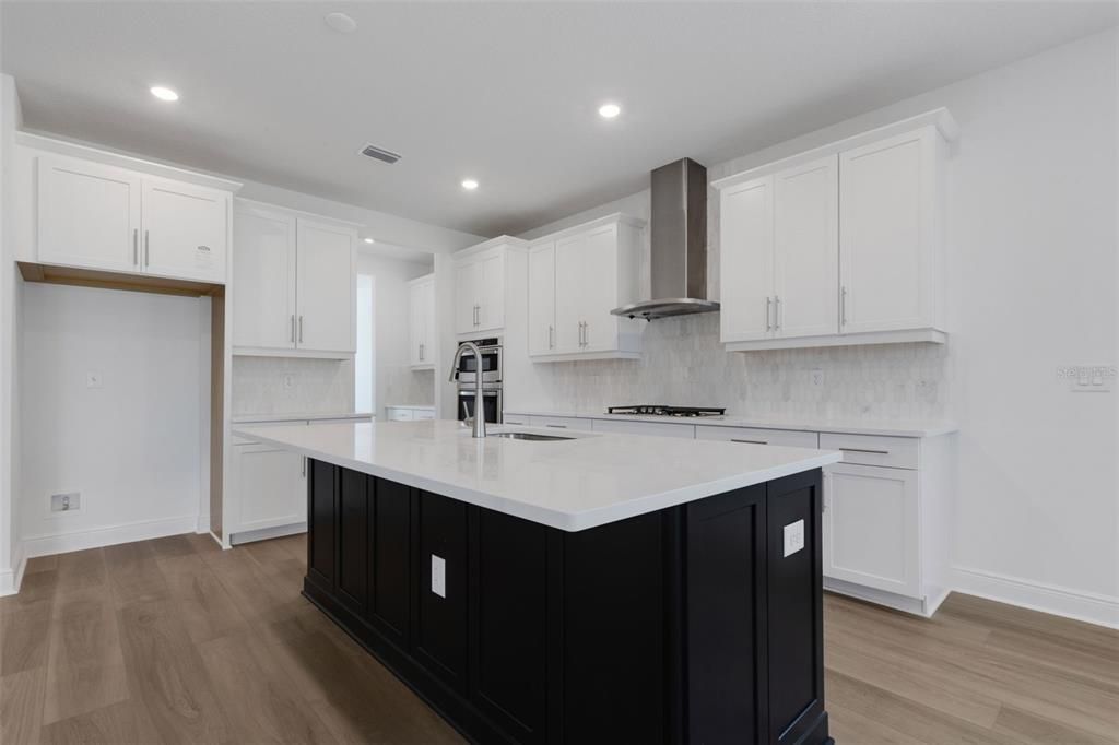 Active With Contract: $749,999 (5 beds, 4 baths, 3317 Square Feet)