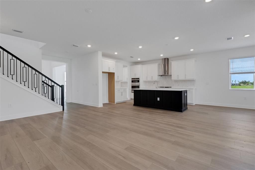 Active With Contract: $749,999 (5 beds, 4 baths, 3317 Square Feet)