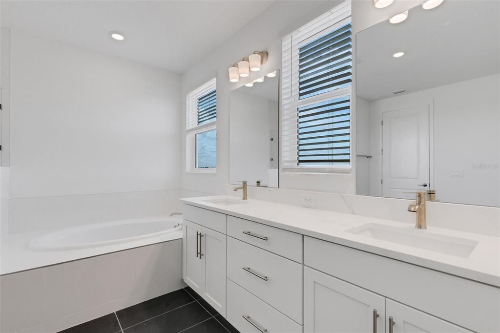 Active With Contract: $749,999 (5 beds, 4 baths, 3317 Square Feet)