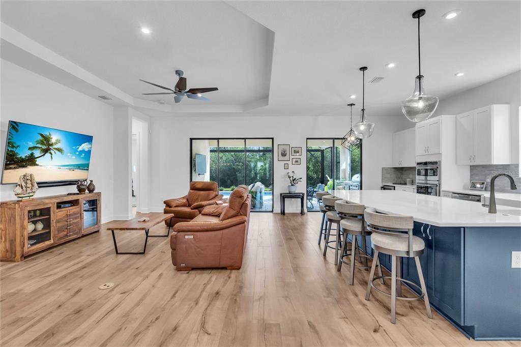 合同活跃: $695,000 (3 贝兹, 3 浴室, 2323 平方英尺)