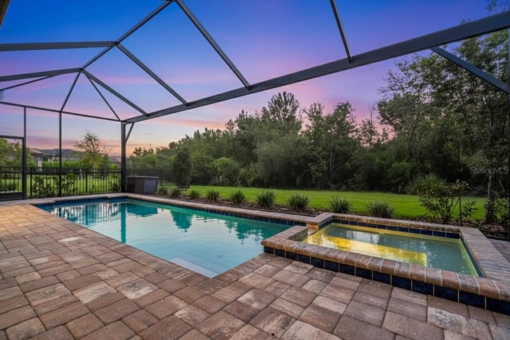 合同活跃: $695,000 (3 贝兹, 3 浴室, 2323 平方英尺)