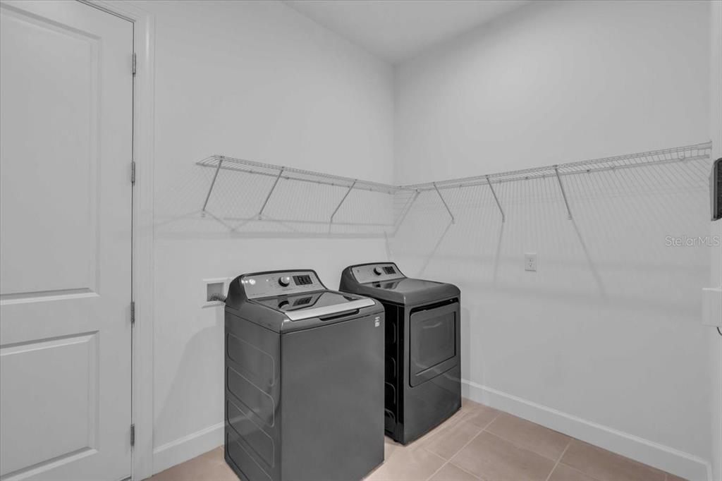 合同活跃: $695,000 (3 贝兹, 3 浴室, 2323 平方英尺)